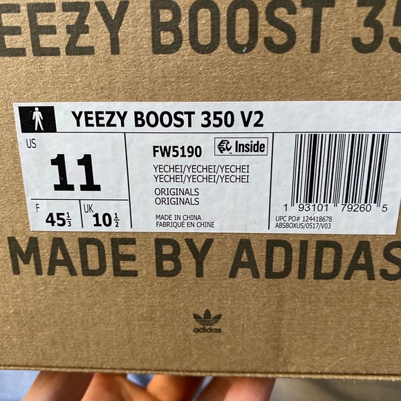 Yeezy 350 v2 - Picture 6 of 6